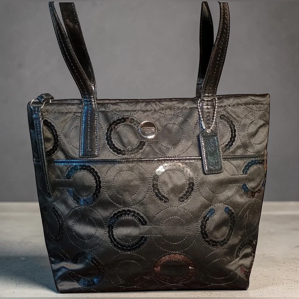Coach Signature C Sequin Medium Tote NWT - Picture 1 of 7